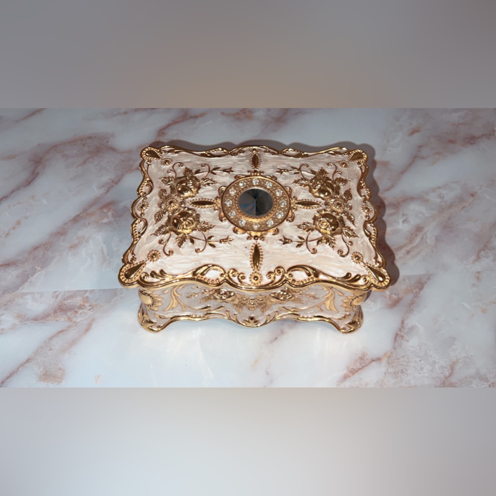 Jewelry box